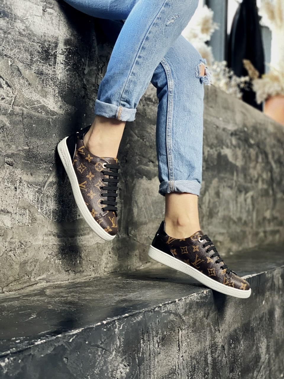 Louis Vuitton Brown White Black
