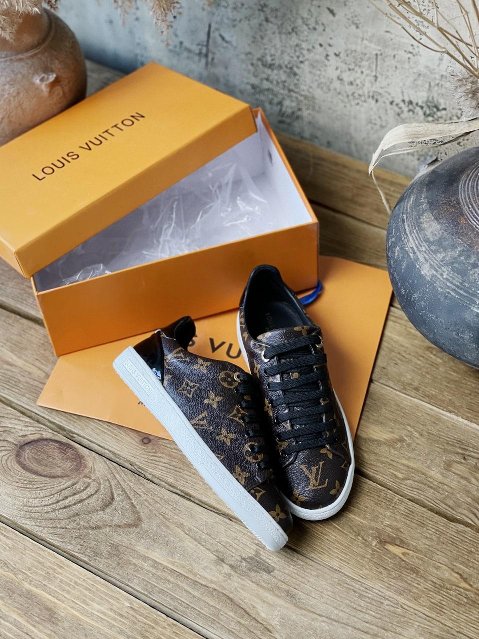Louis Vuitton Brown White Black
