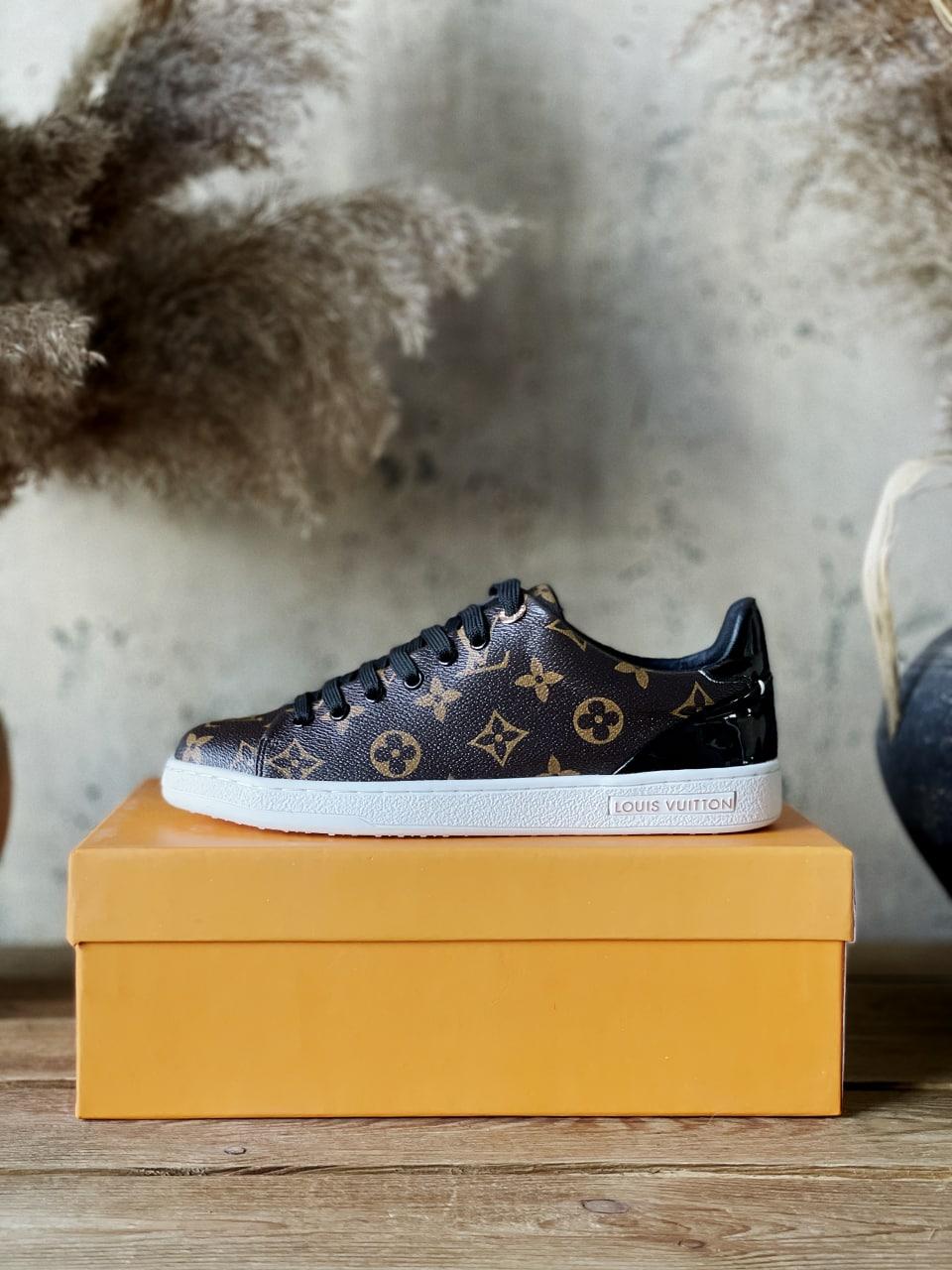Louis Vuitton Brown White Black