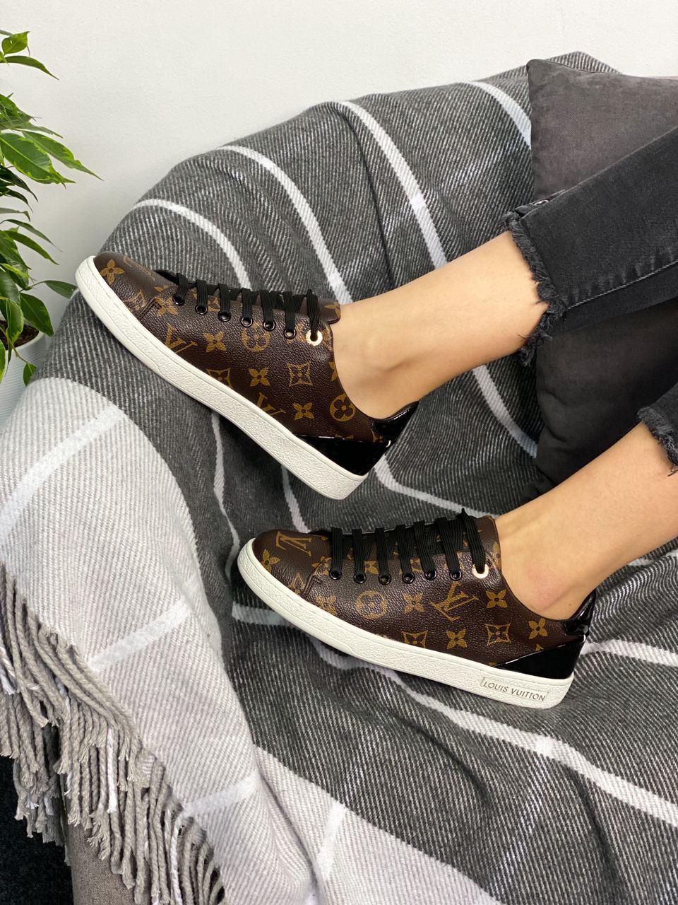 Louis Vuitton Brown White Black