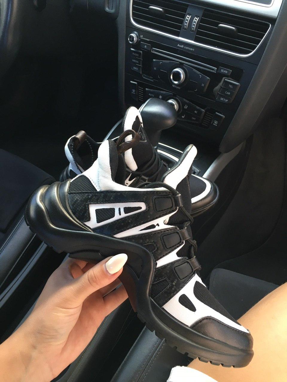 Louis Vuitton Sneakers Black White
