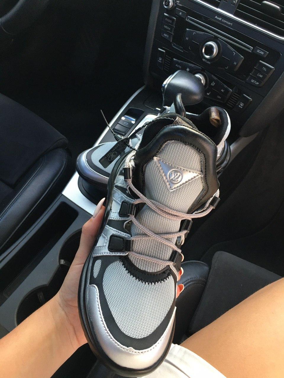 Louis Vuitton Sneakers Silver Black