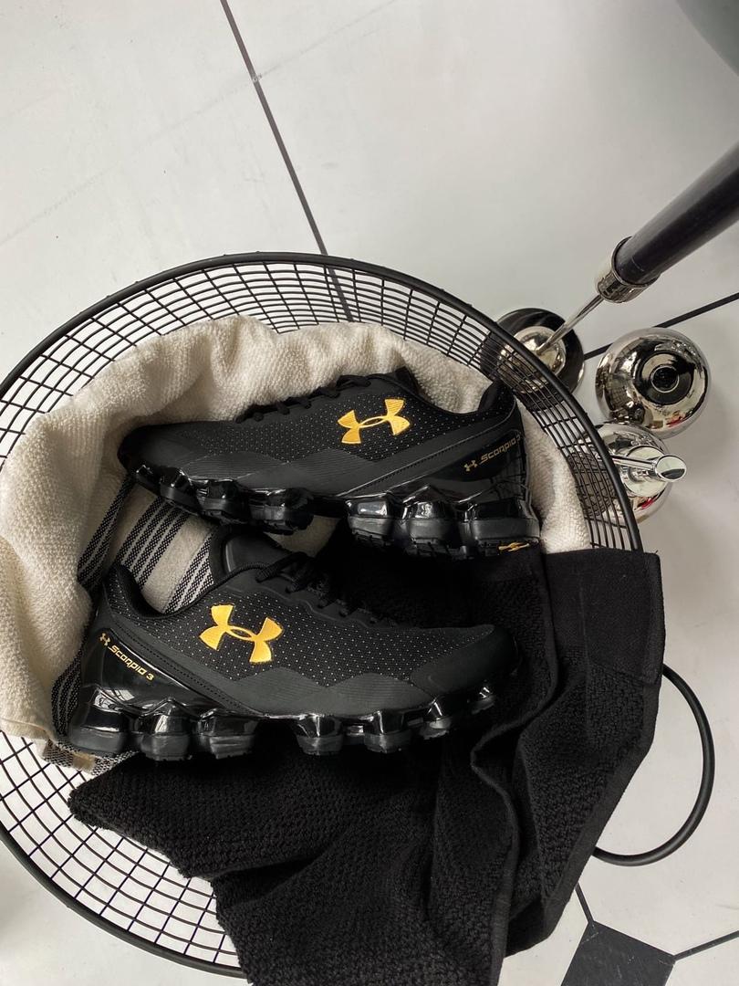 Under Armour Scorpio 2 Black Gold 1