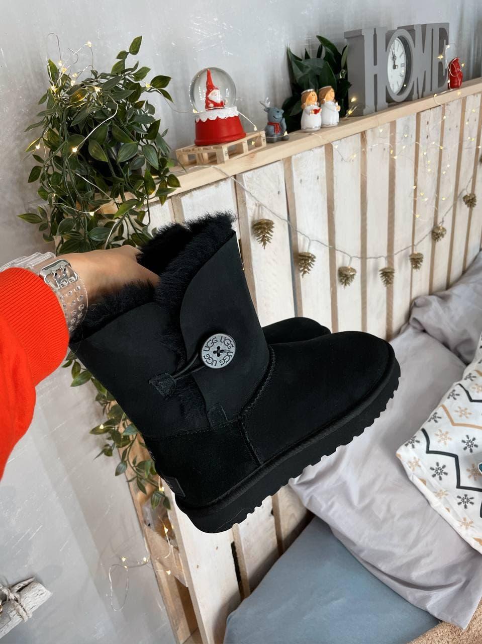 UGG Black