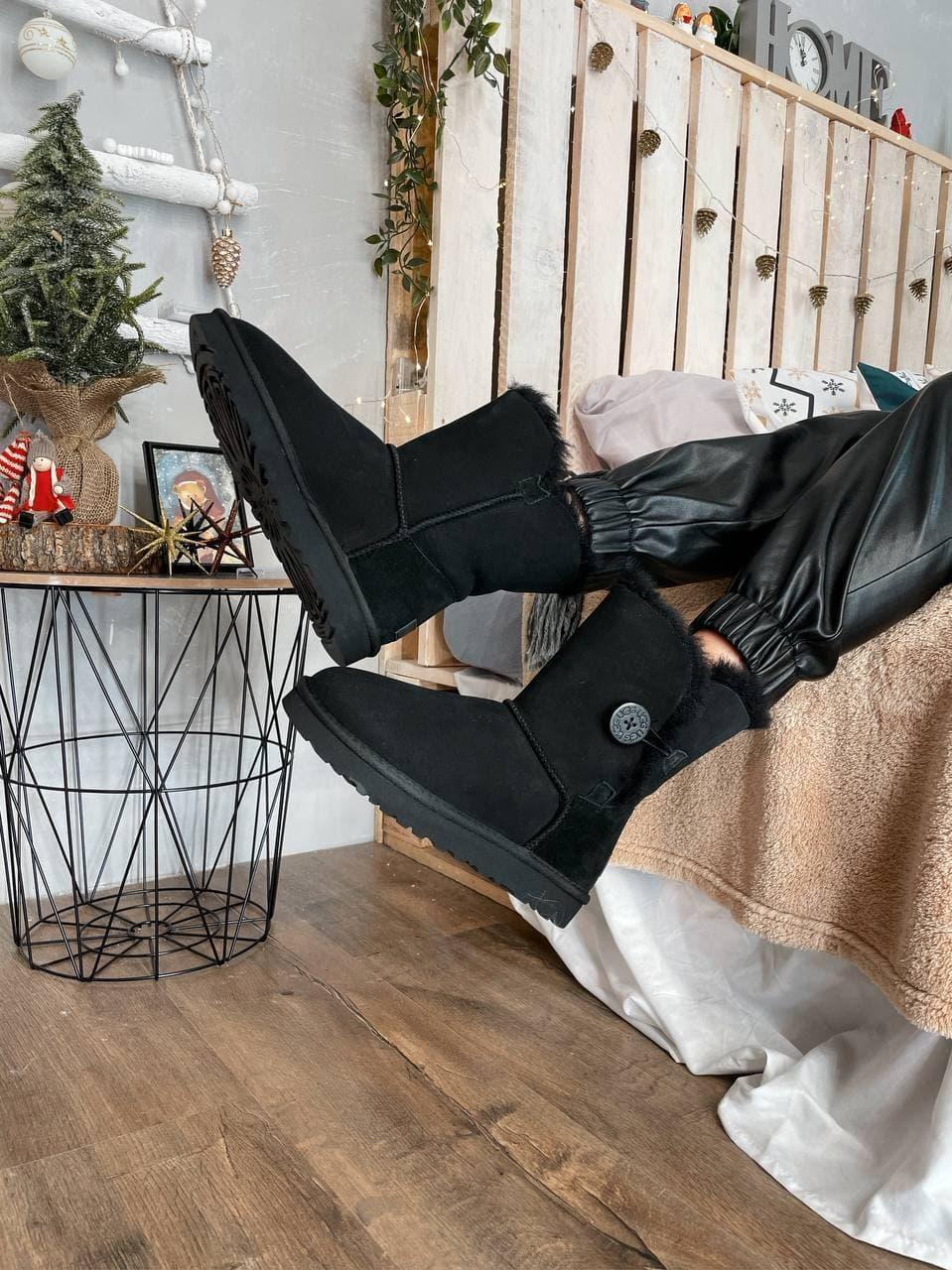 UGG Black