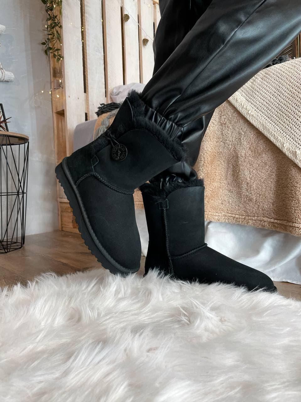 UGG Black