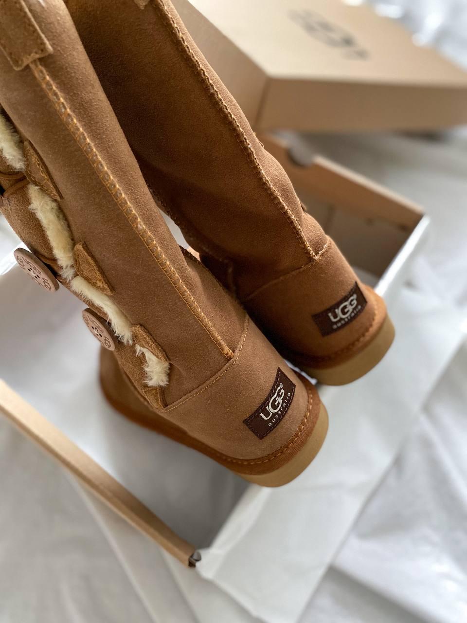 UGG Bailey Button Triplet II High Caramel