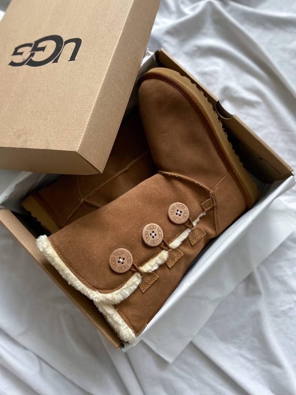 UGG Bailey Button Triplet II High Caramel