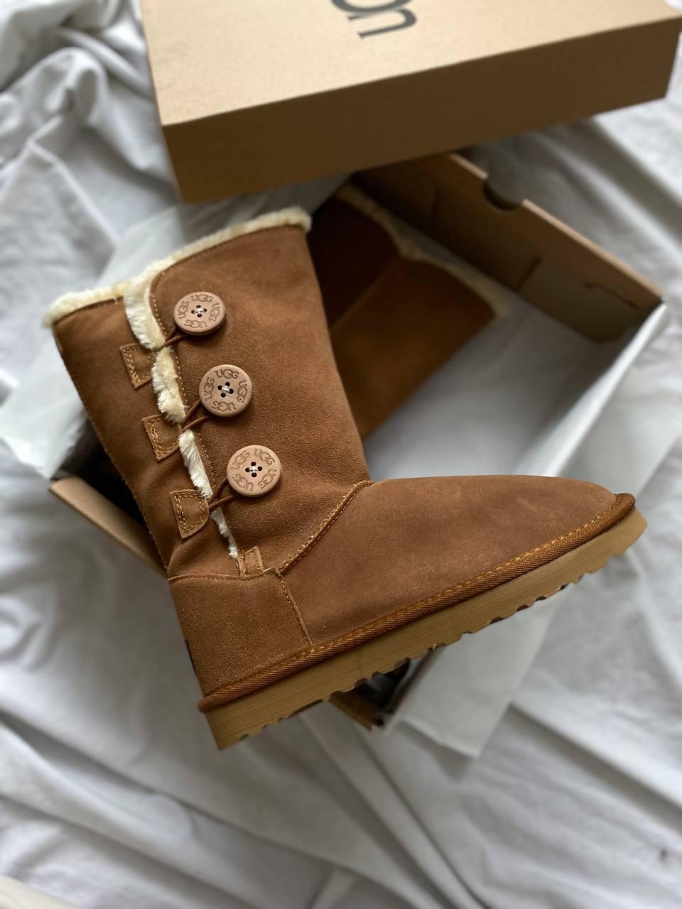 UGG Bailey Button Triplet II High Caramel