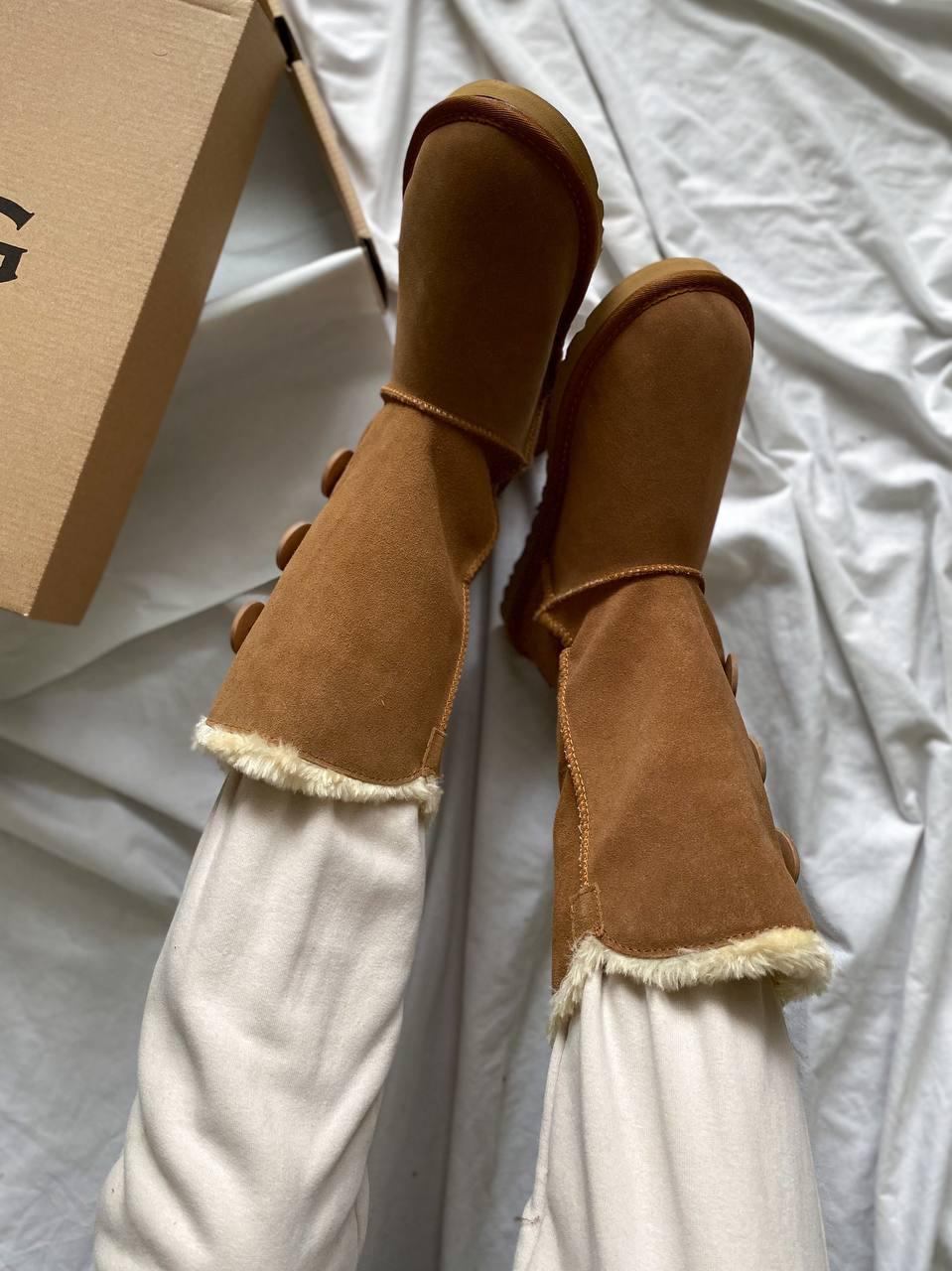 UGG Bailey Button Triplet II High Caramel