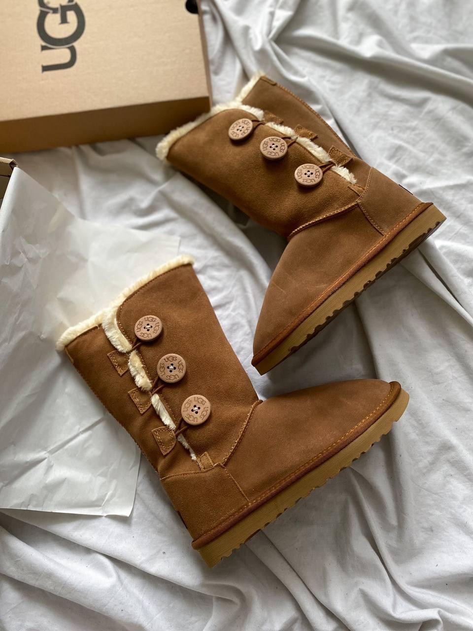UGG Bailey Button Triplet II High Caramel