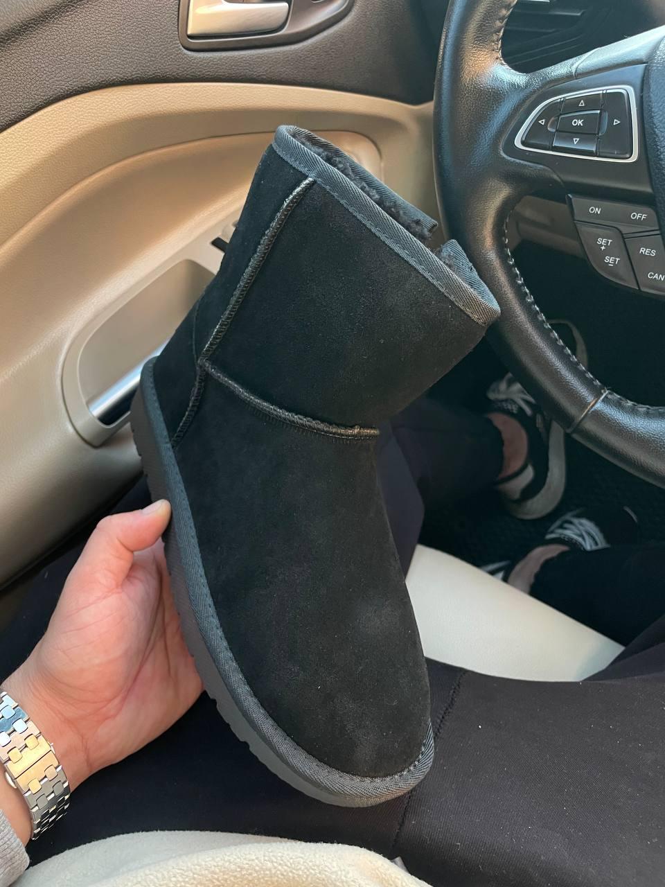 UGG Classic Zip Boot Black