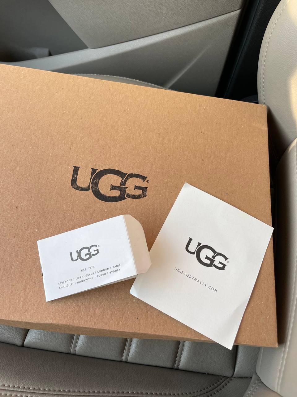 UGG Classic Zip Boot Black