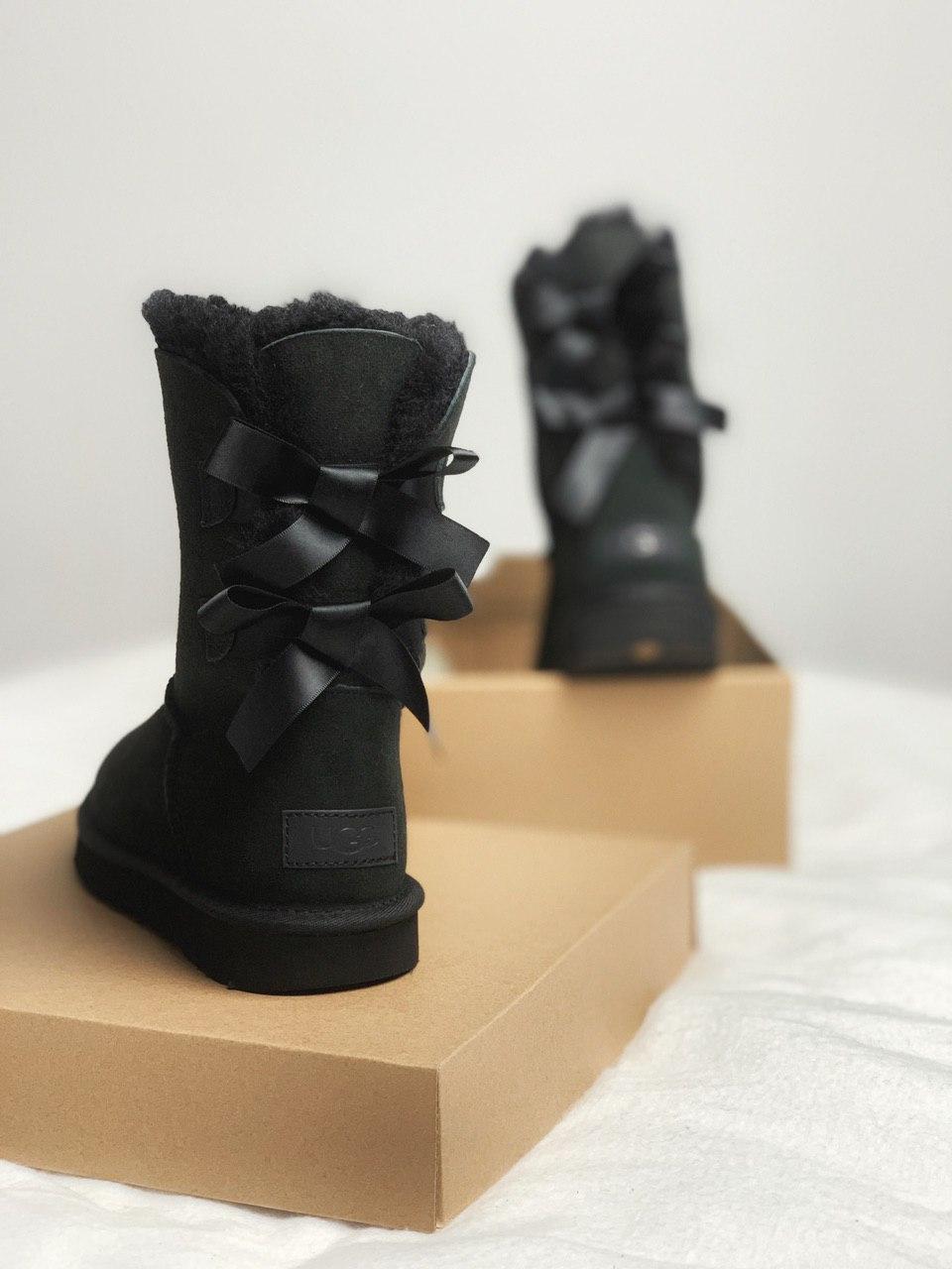 UGG Short Bailey Bow Black