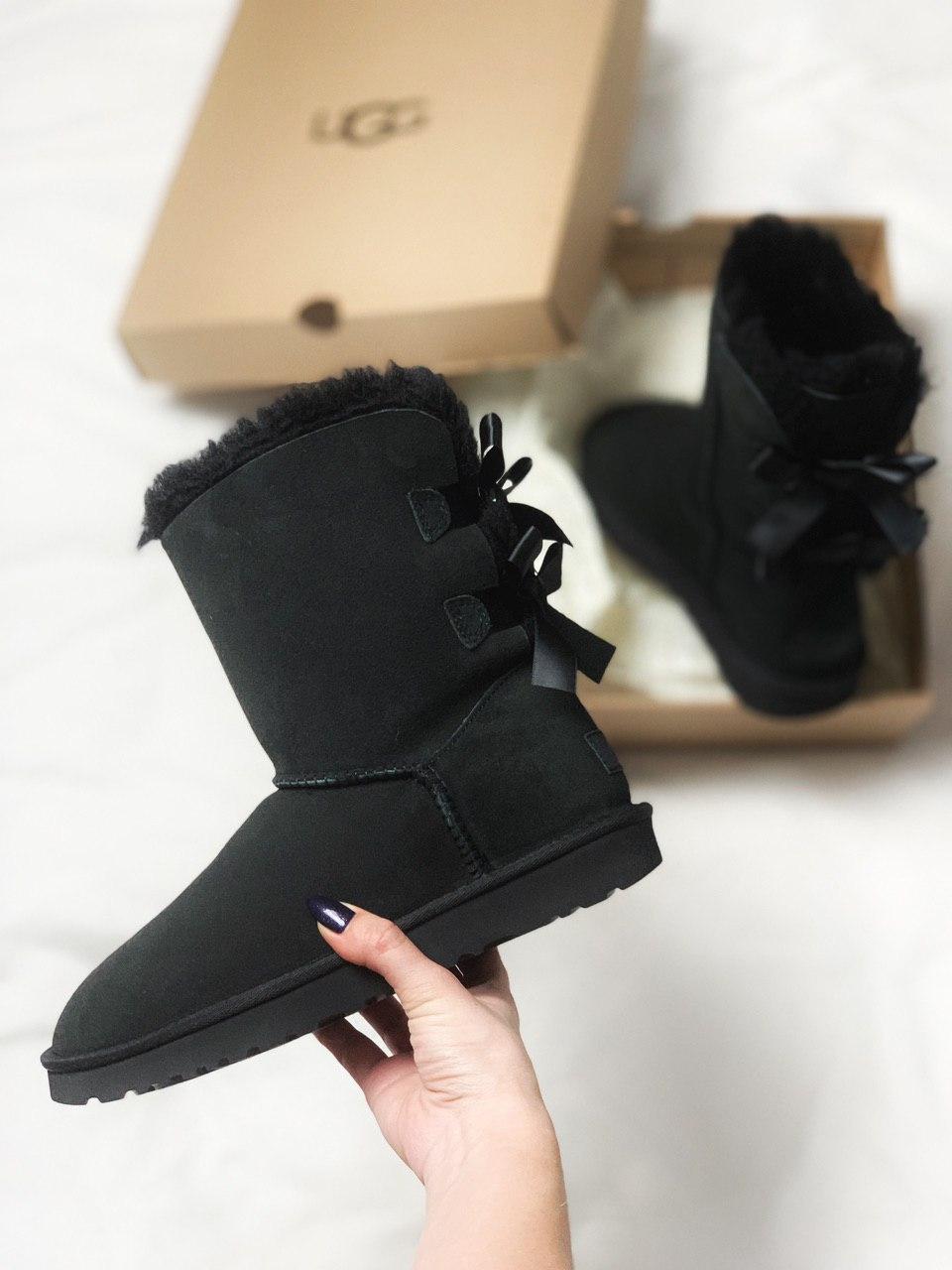 UGG Short Bailey Bow Black