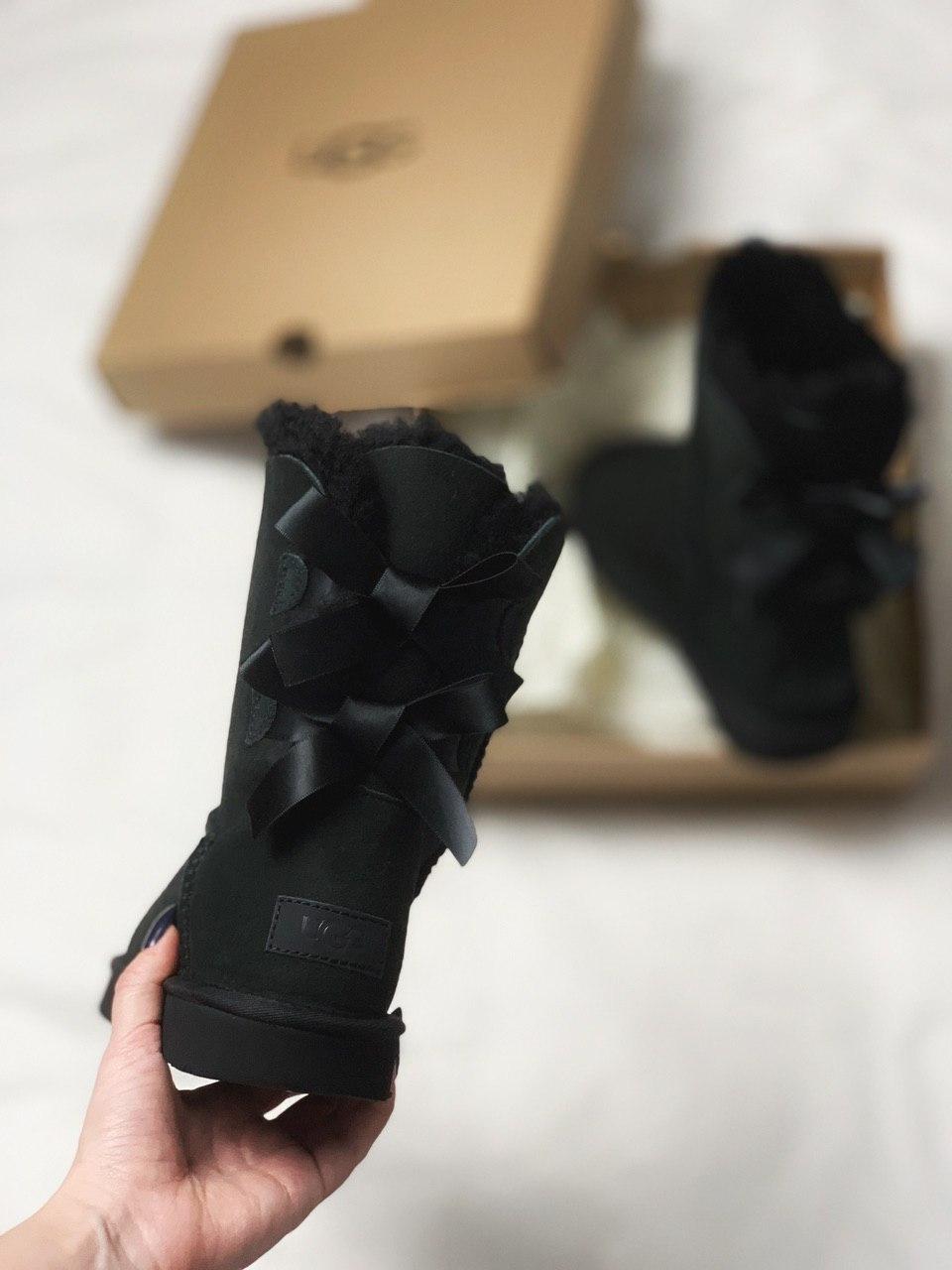 UGG Short Bailey Bow Black