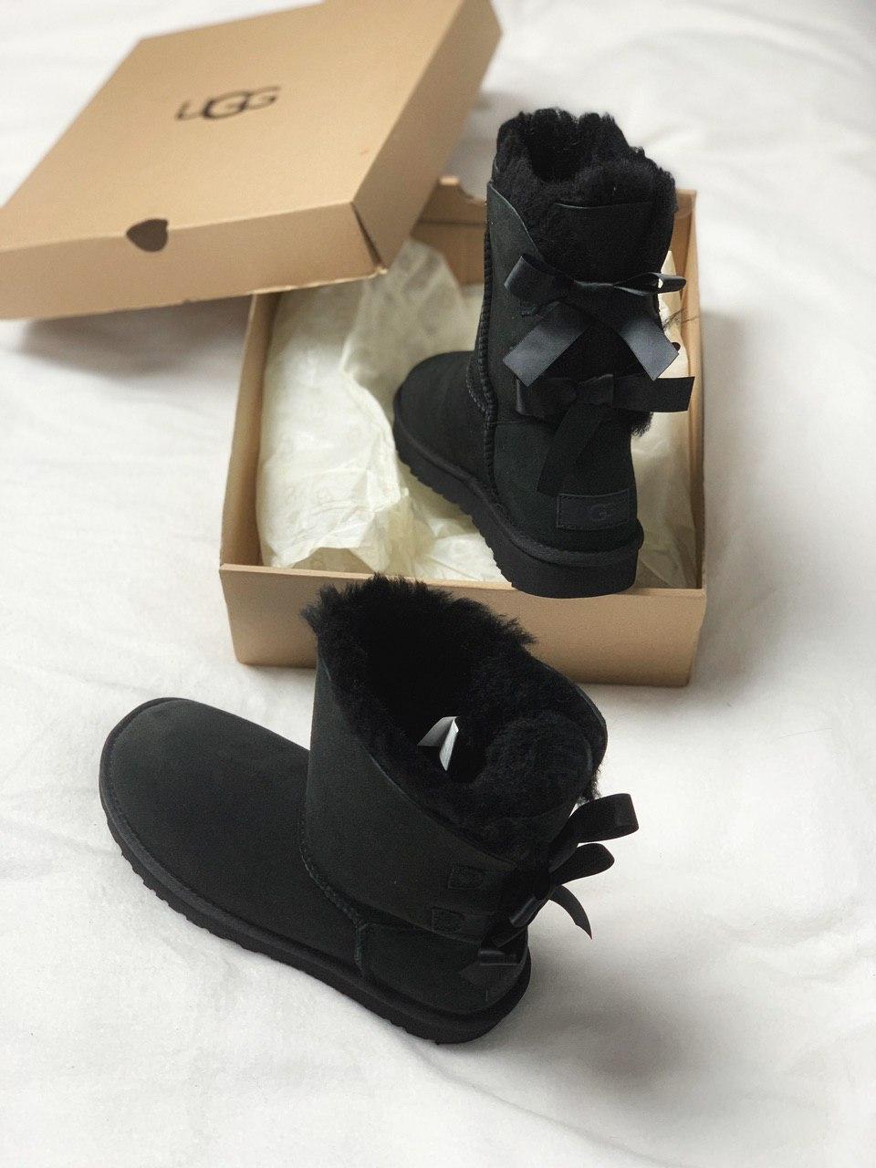 UGG Short Bailey Bow Black