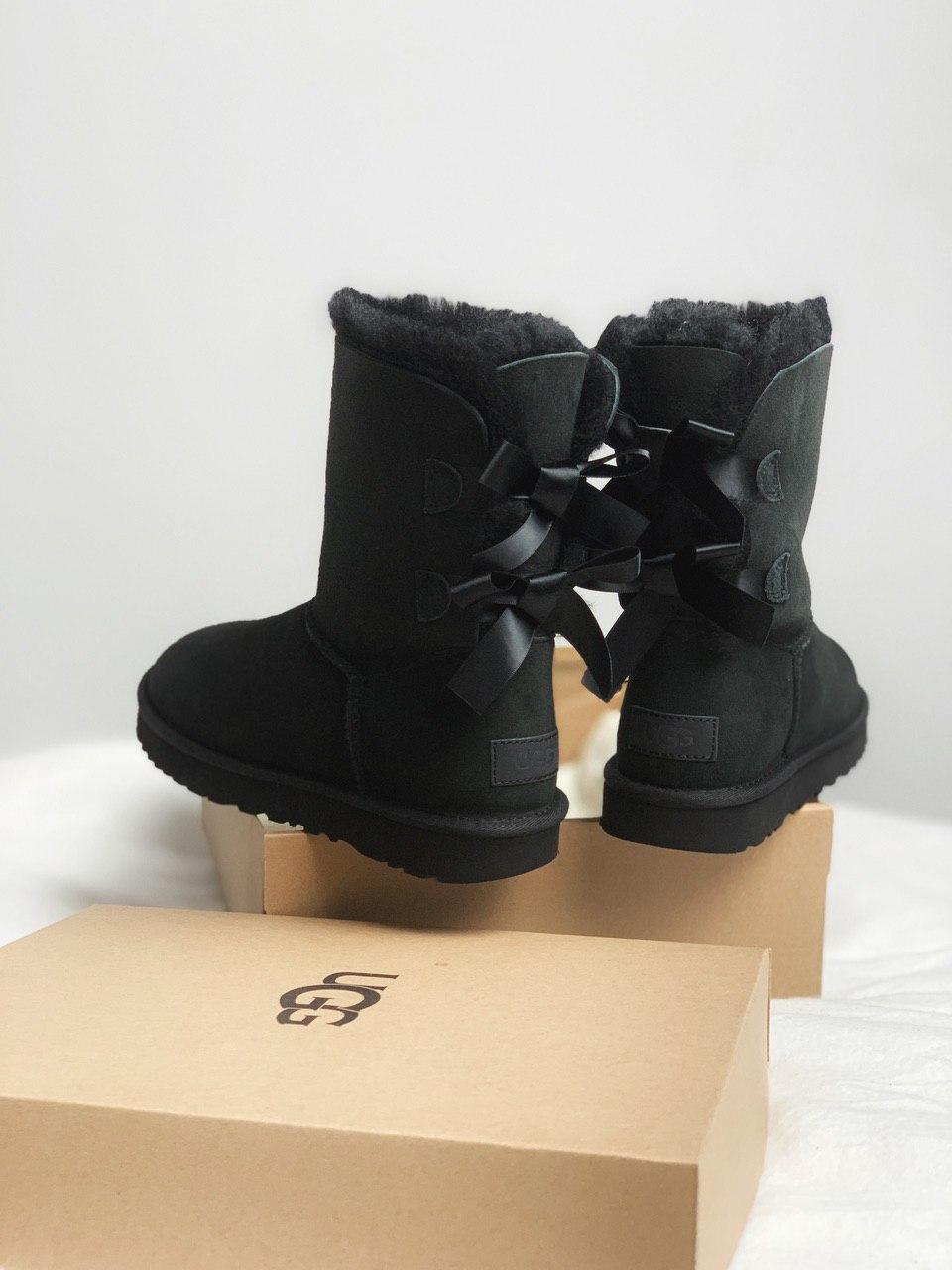 UGG Short Bailey Bow Black