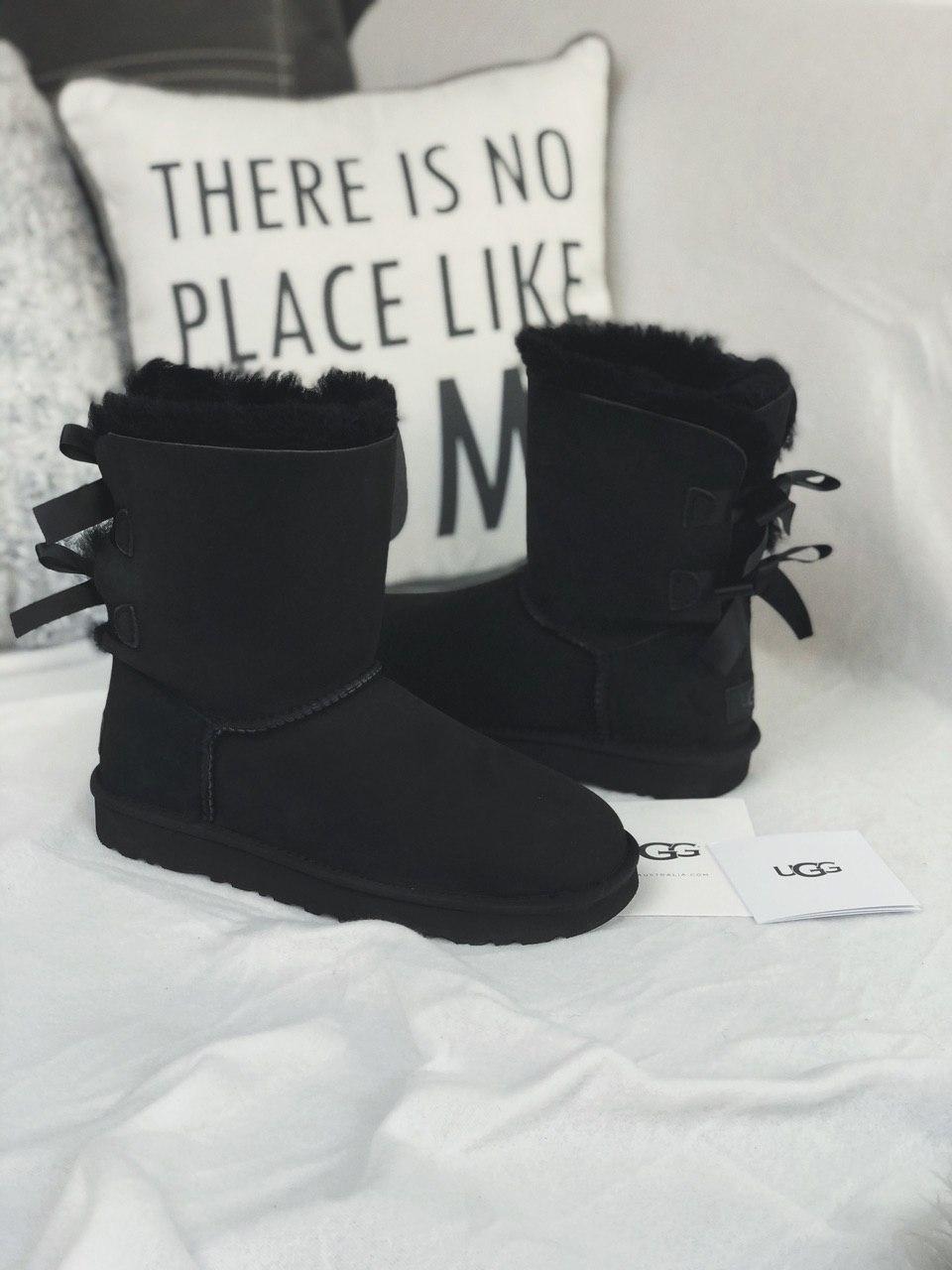 UGG Short Bailey Bow Black