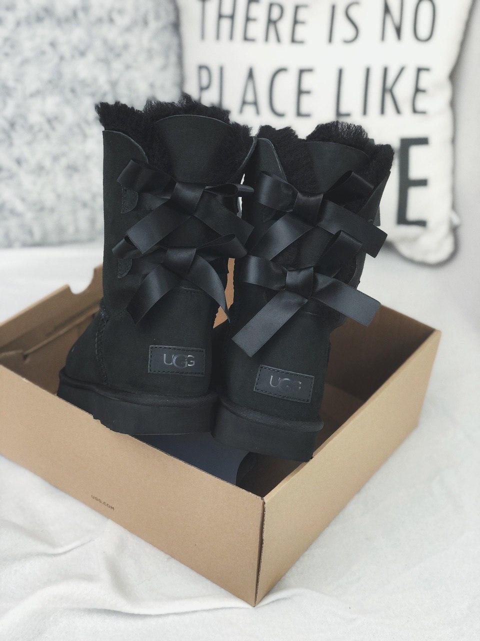 UGG Short Bailey Bow Black