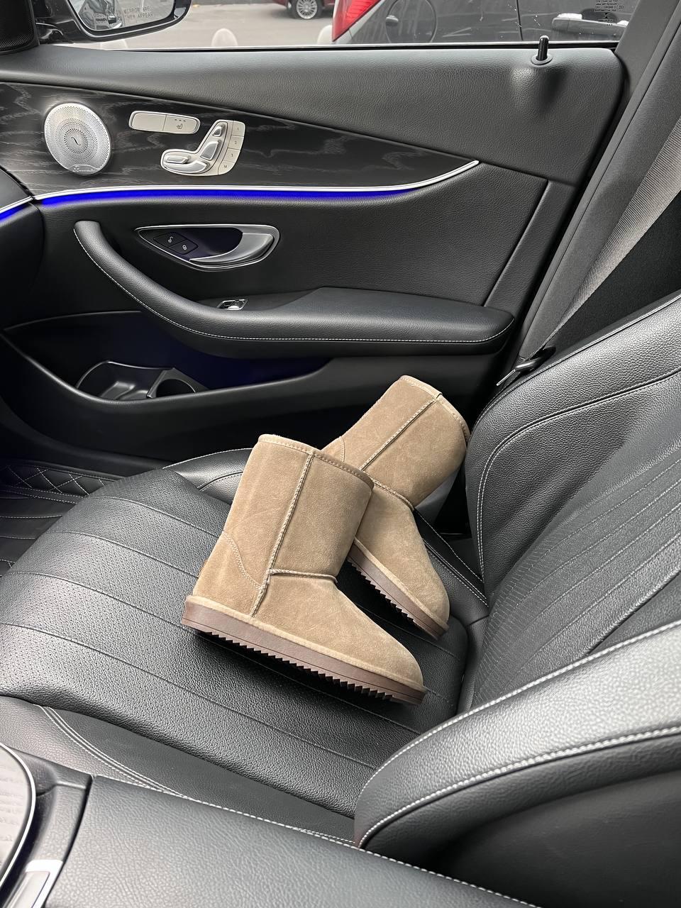 UGG Classic High Beige