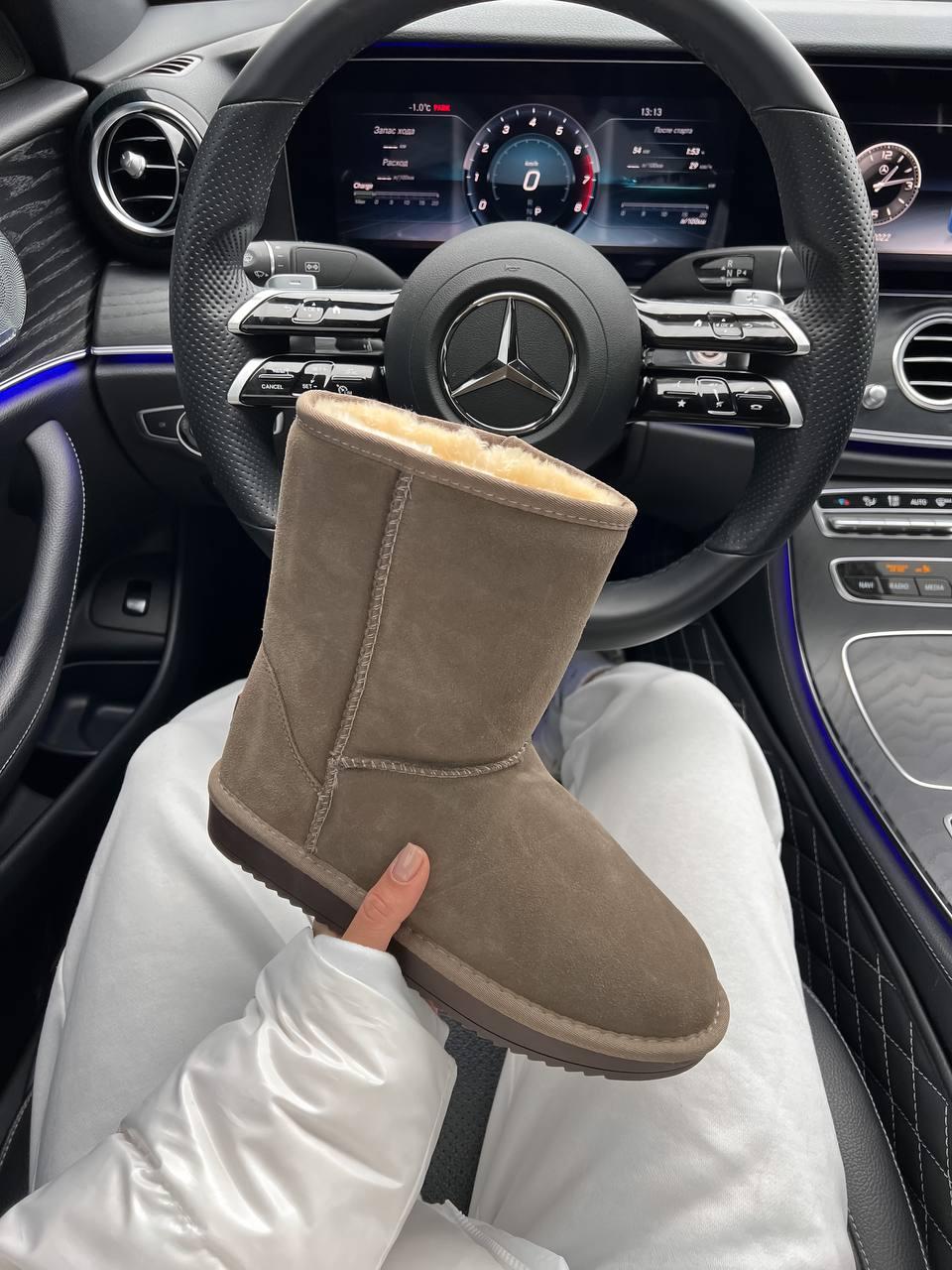 UGG Classic High Beige