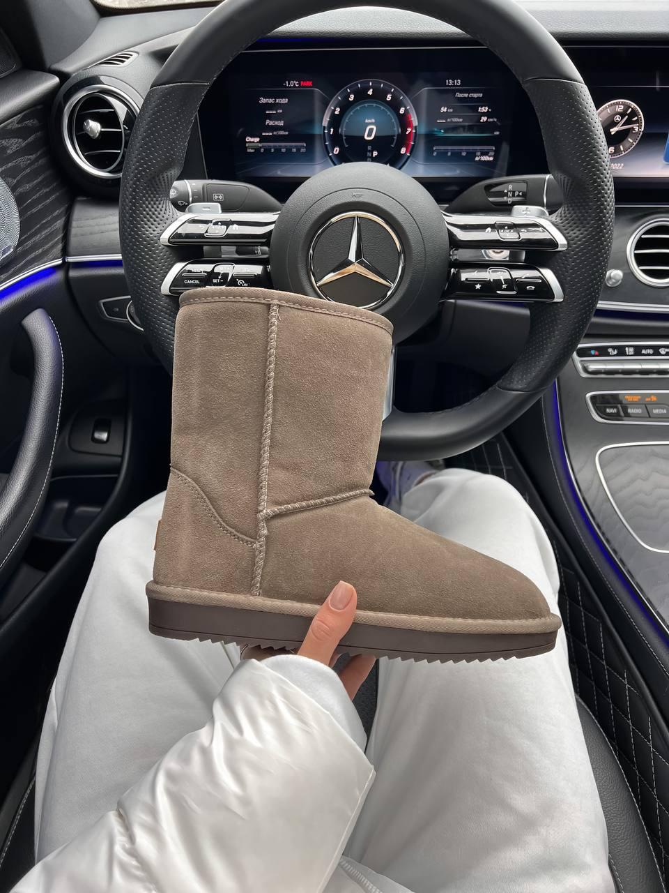 UGG Classic High Beige