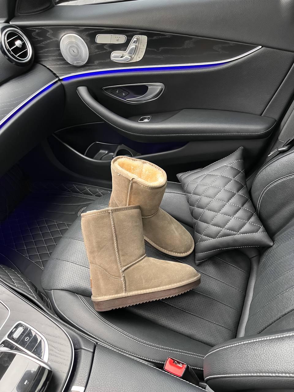 UGG Classic High Beige
