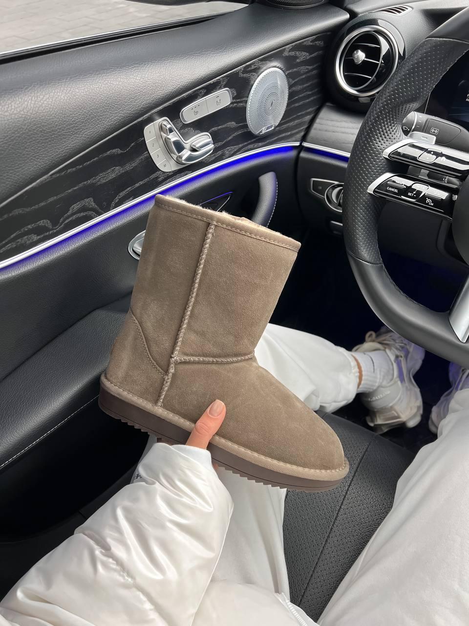 UGG Classic High Beige
