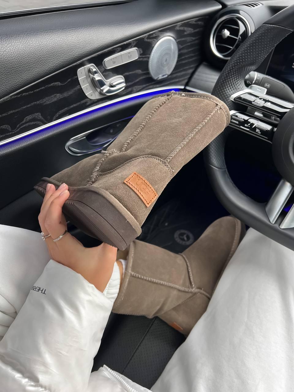 UGG Classic High Beige