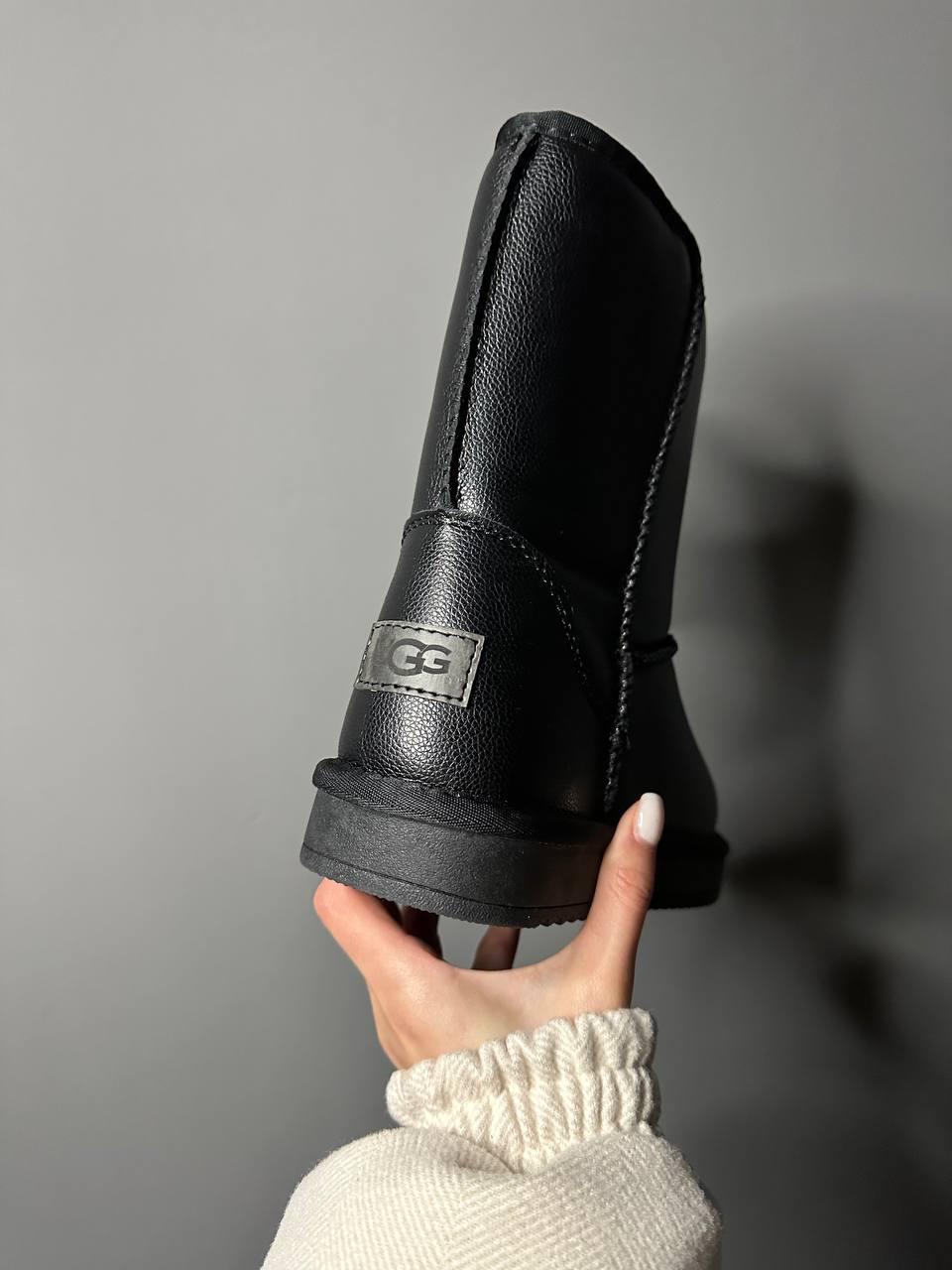UGG Black Leather v2
