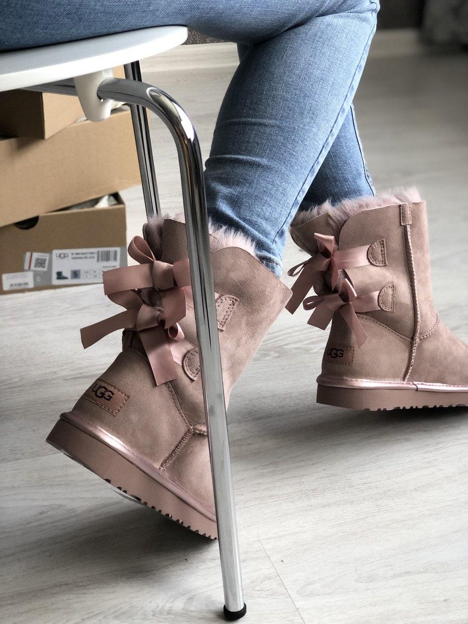 UGG Bailey Bow 2 Dust