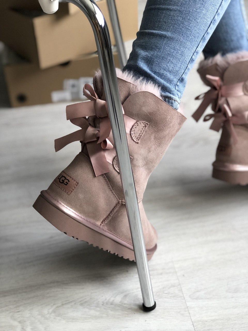 UGG Bailey Bow 2 Dust