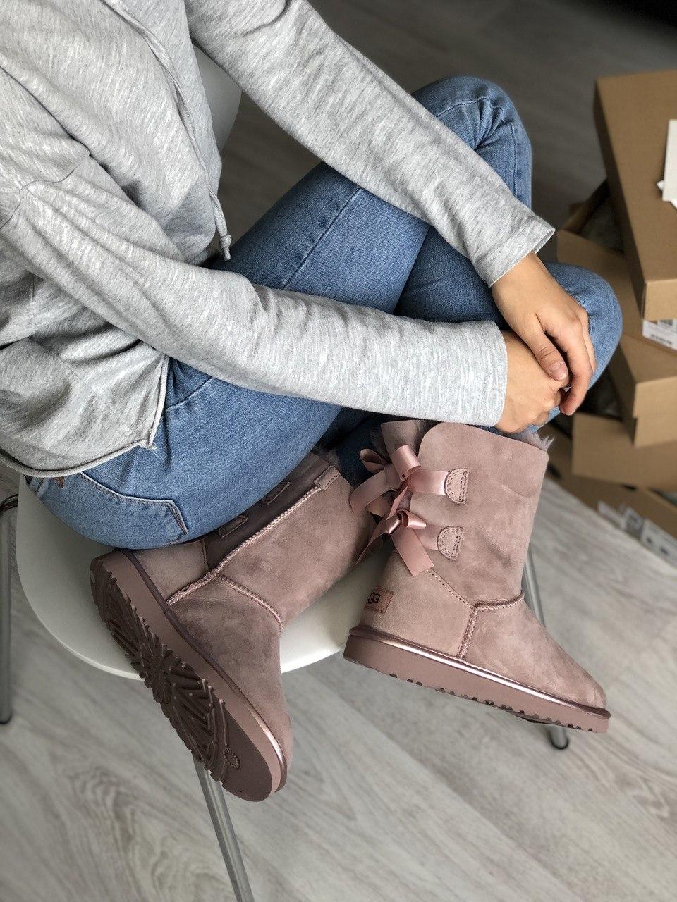 UGG Bailey Bow 2 Dust