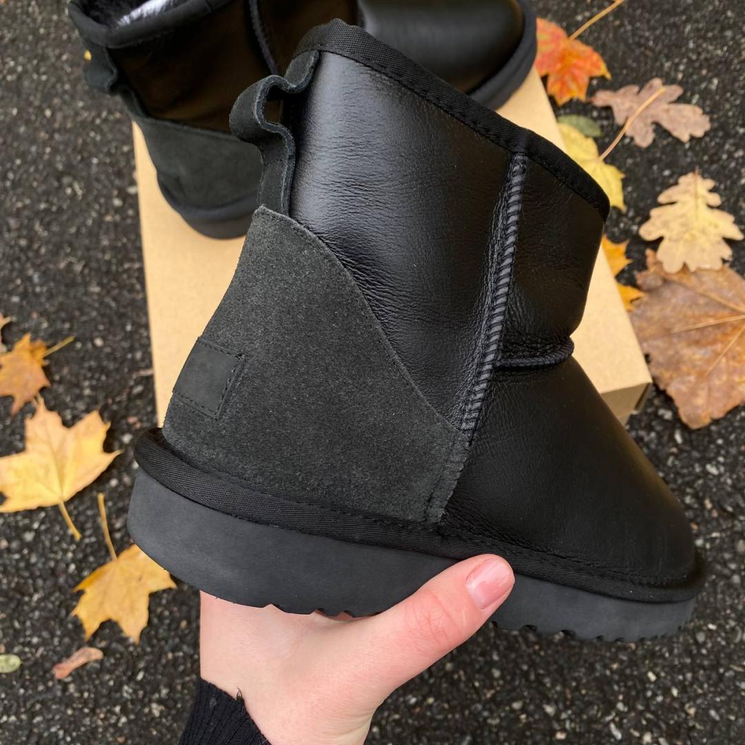 UGG Classic Mini Black Leather v2