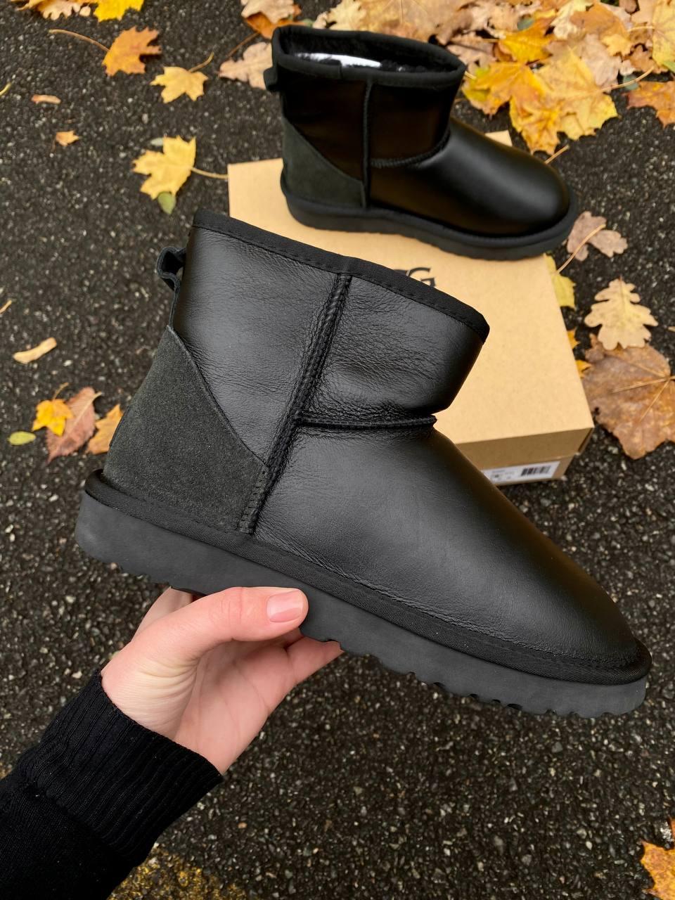 UGG Classic Mini Black Leather v2