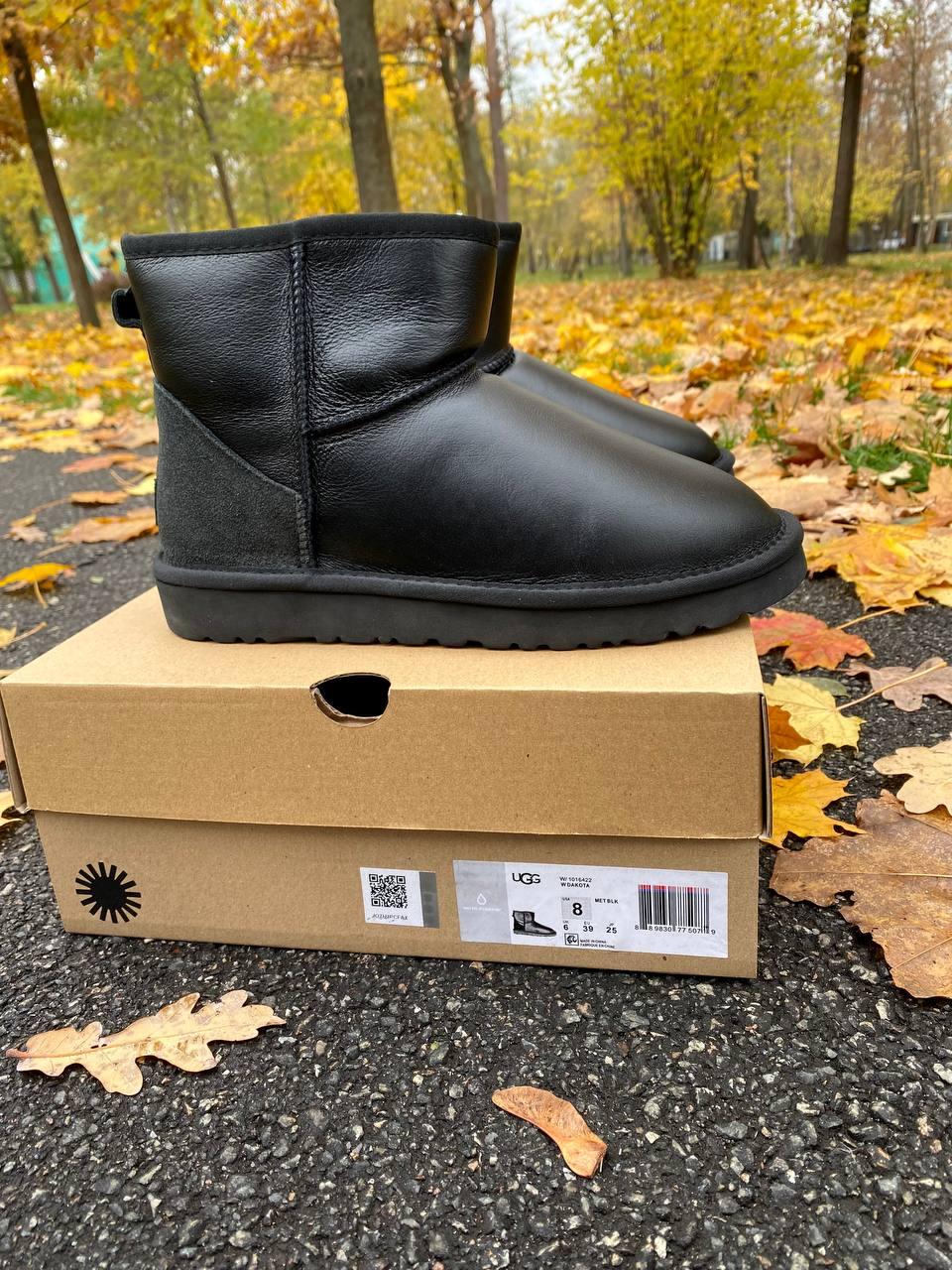 UGG Classic Mini Black Leather v2
