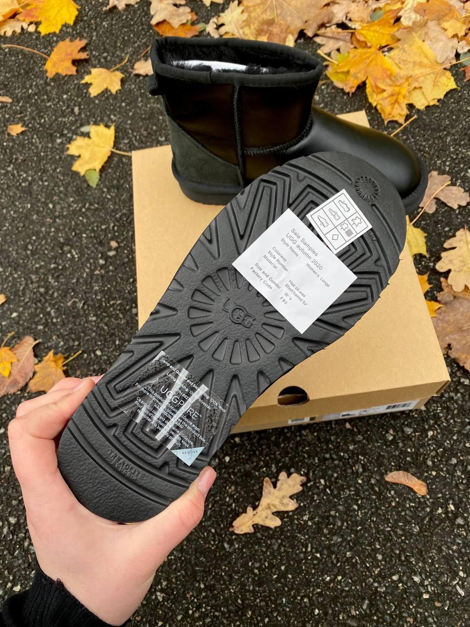 UGG Classic Mini Black Leather v2