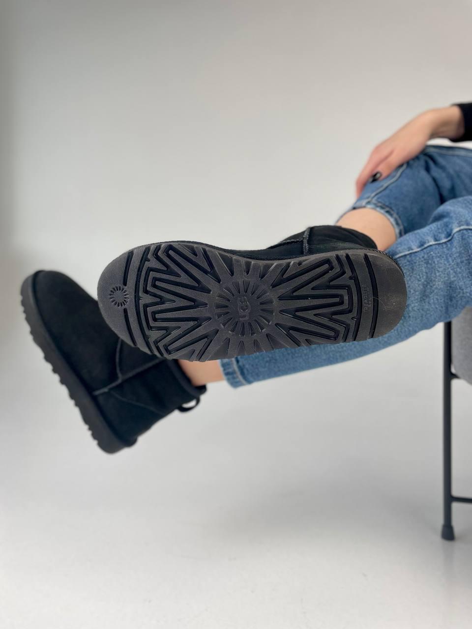 UGG Mini Black