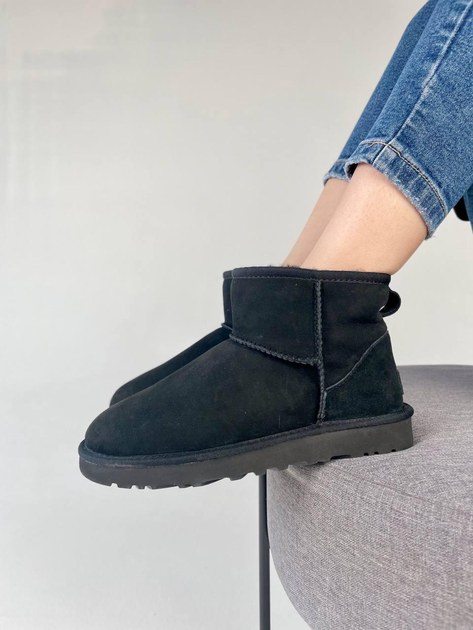 UGG Mini Black