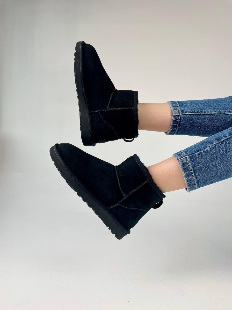 UGG Mini Black
