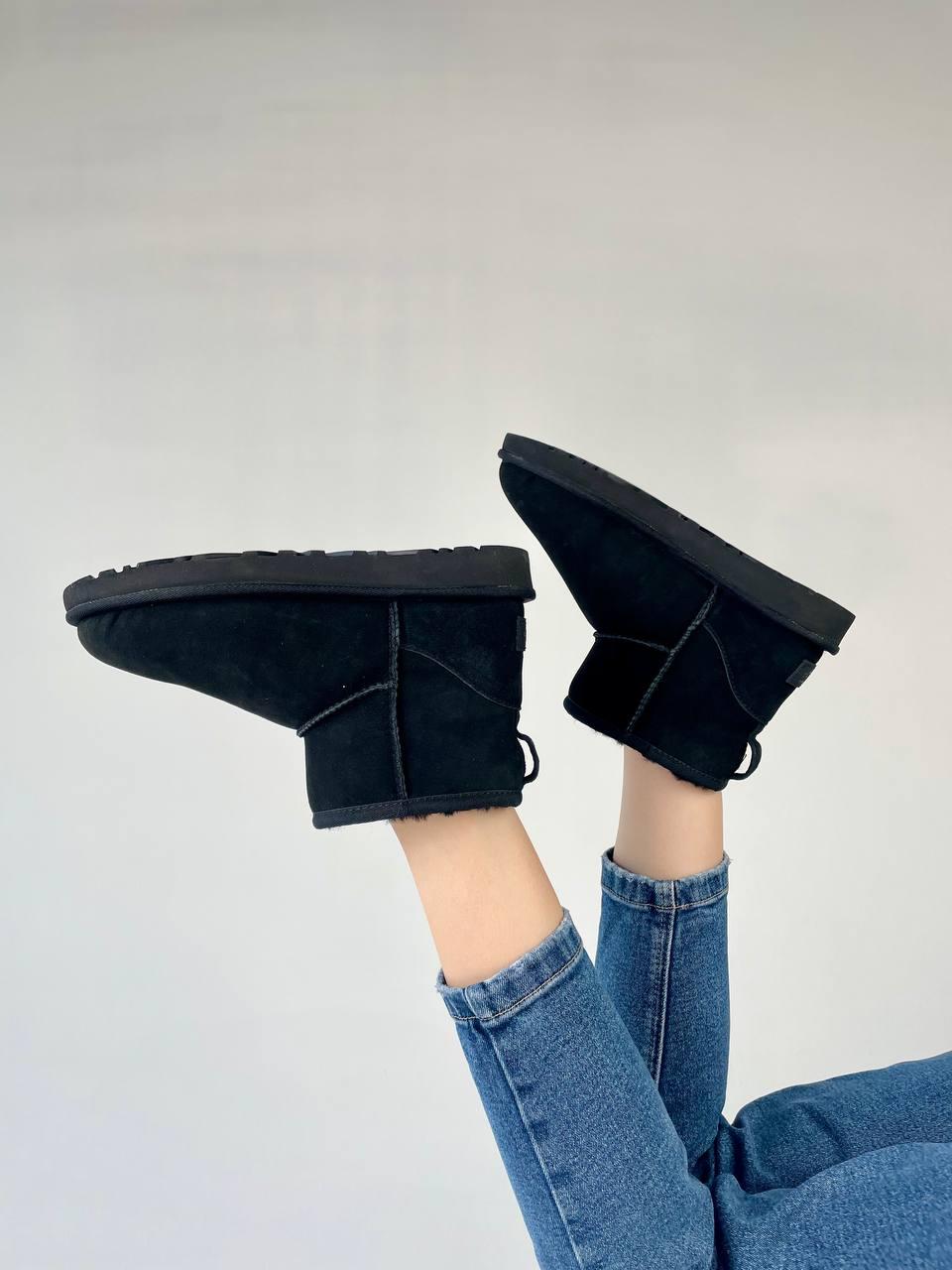 UGG Mini Black