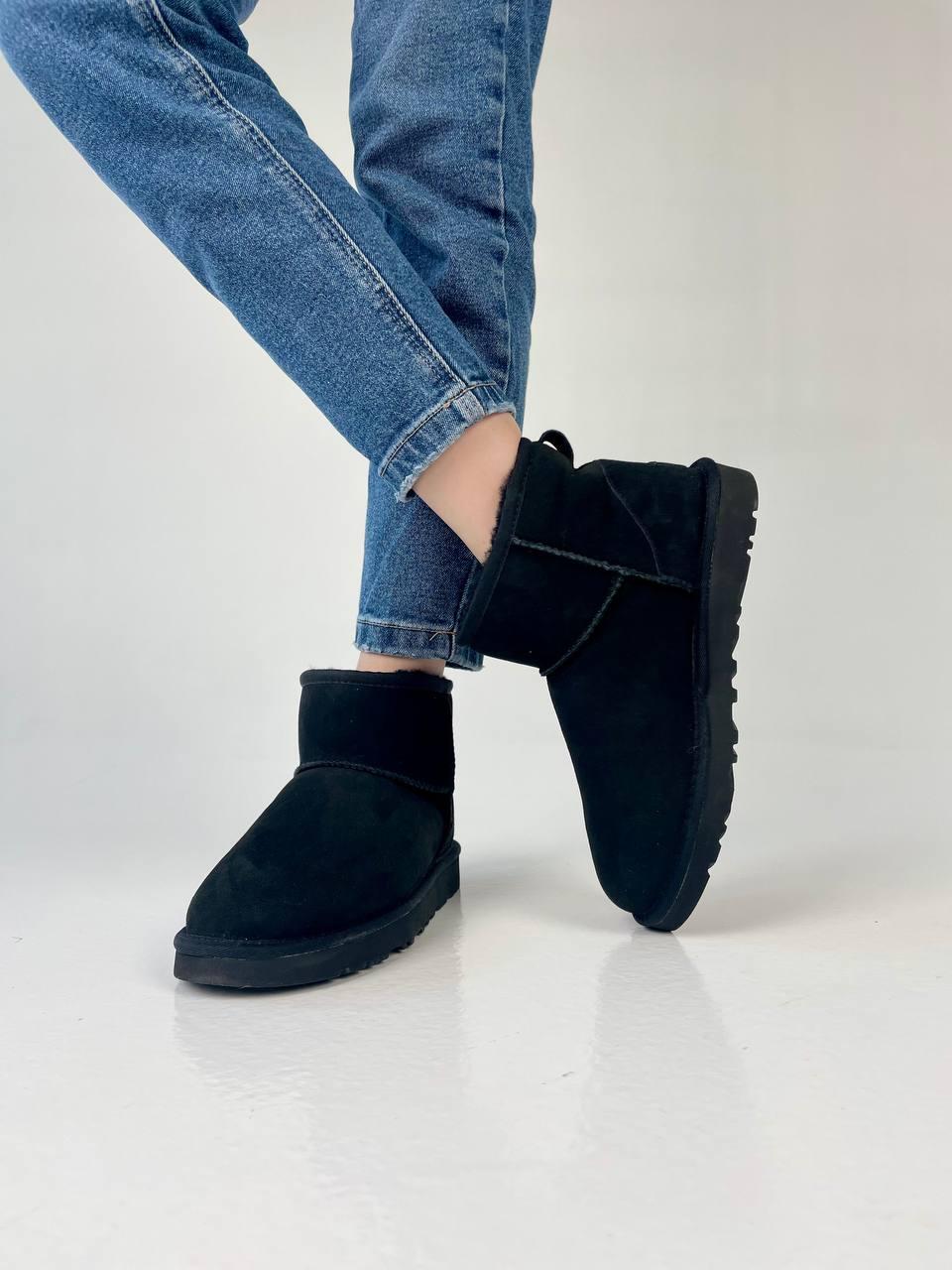 UGG Mini Black