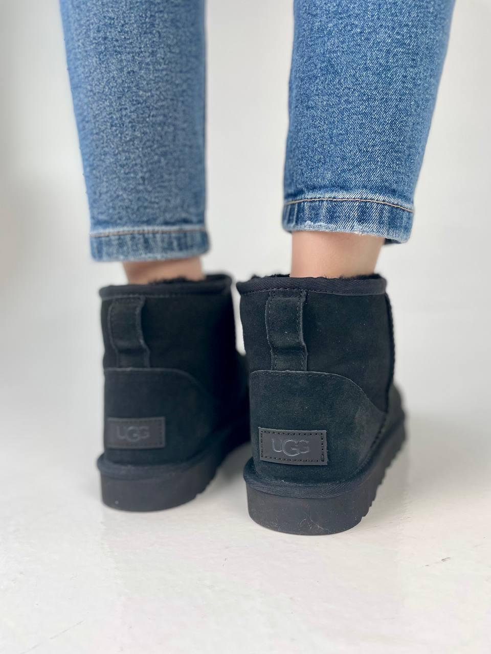 UGG Mini Black