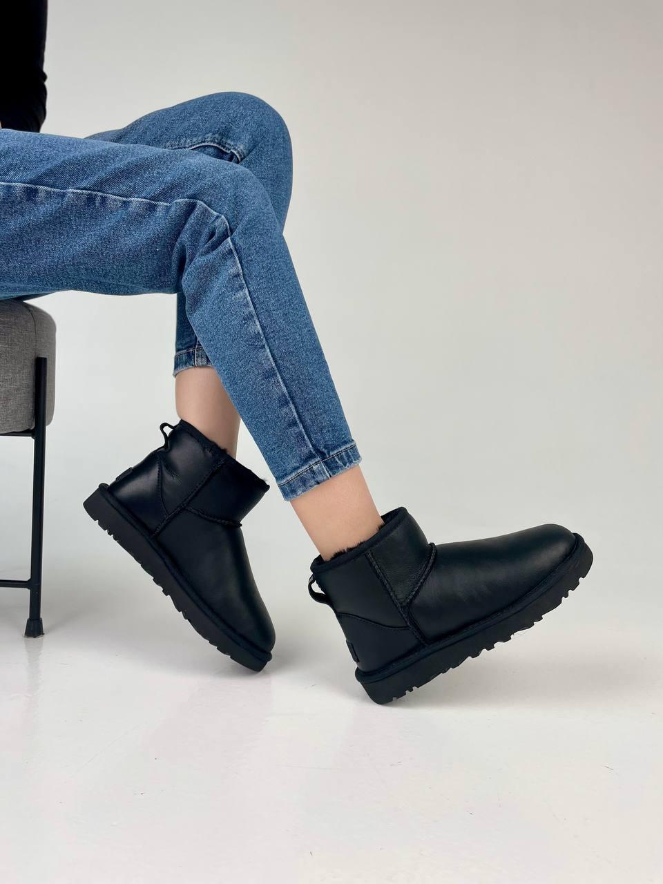 UGG Classic Mini Black v2