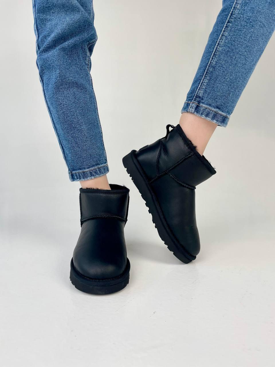 UGG Classic Mini Black v2