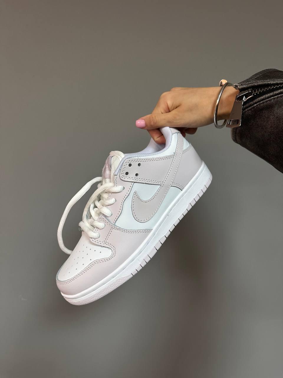 Nike SB Dunk Low Light Pink