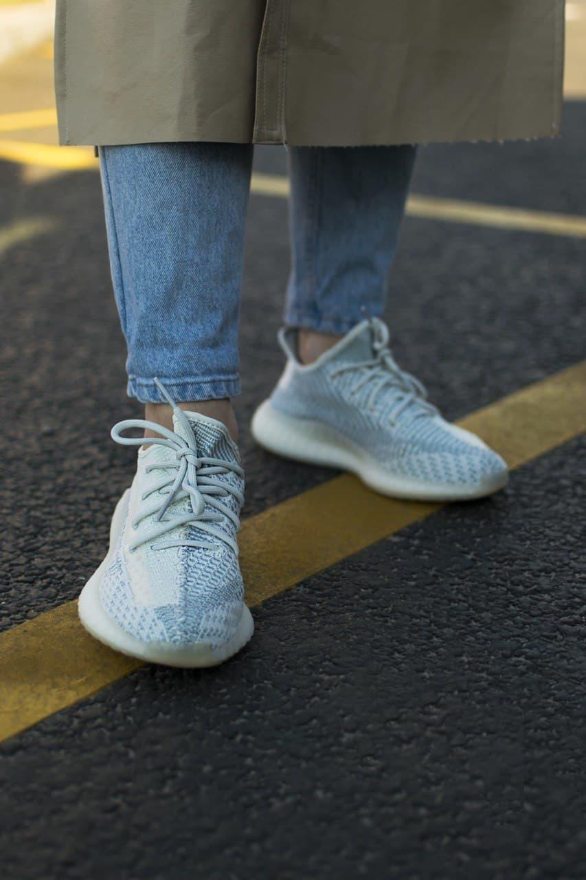 Adidas Yeezy 350 V2 Cloud White 1