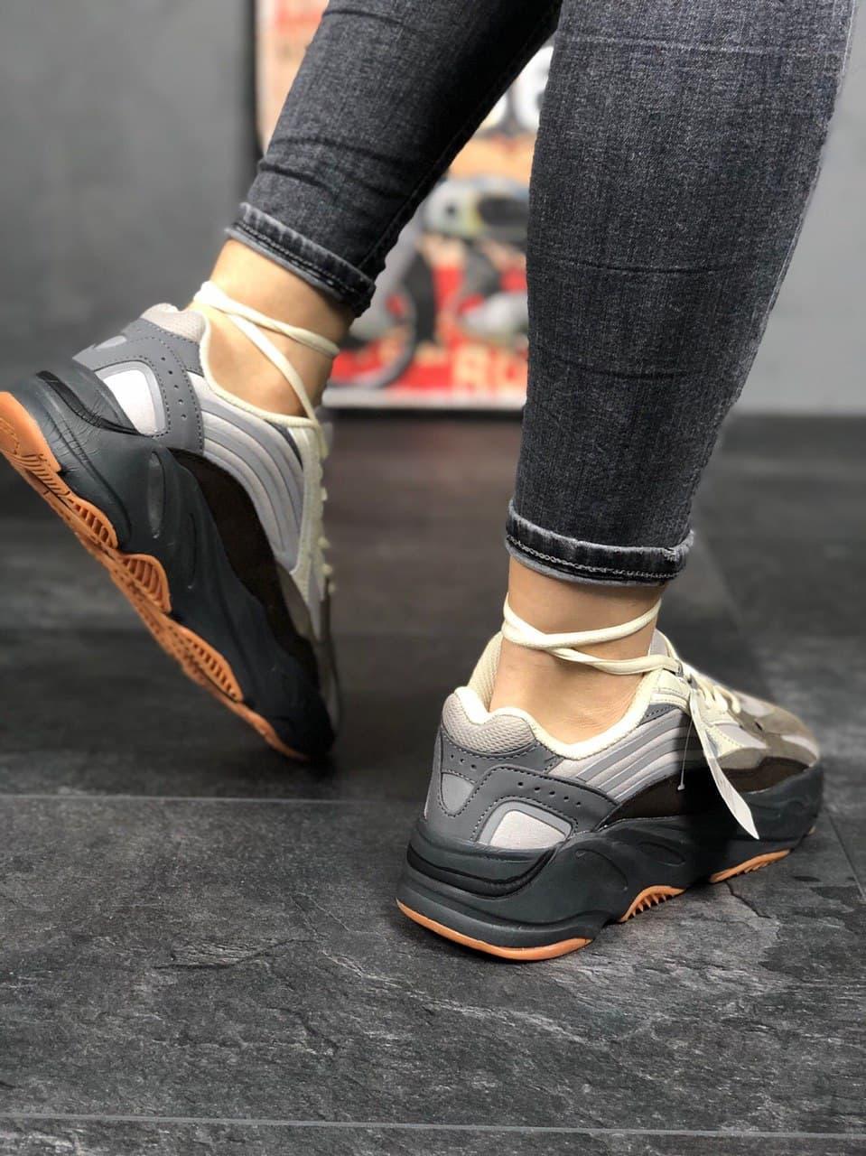 Adidas Yeezy Boost 700 V2 Grey x Kanye West 3