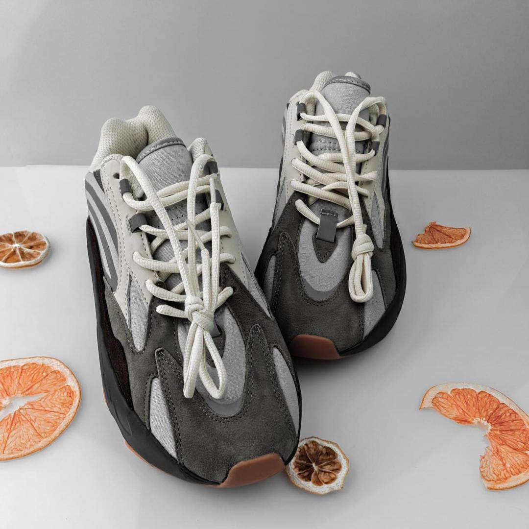 Adidas Yeezy Boost 700 V2 Grey x Kanye West 3